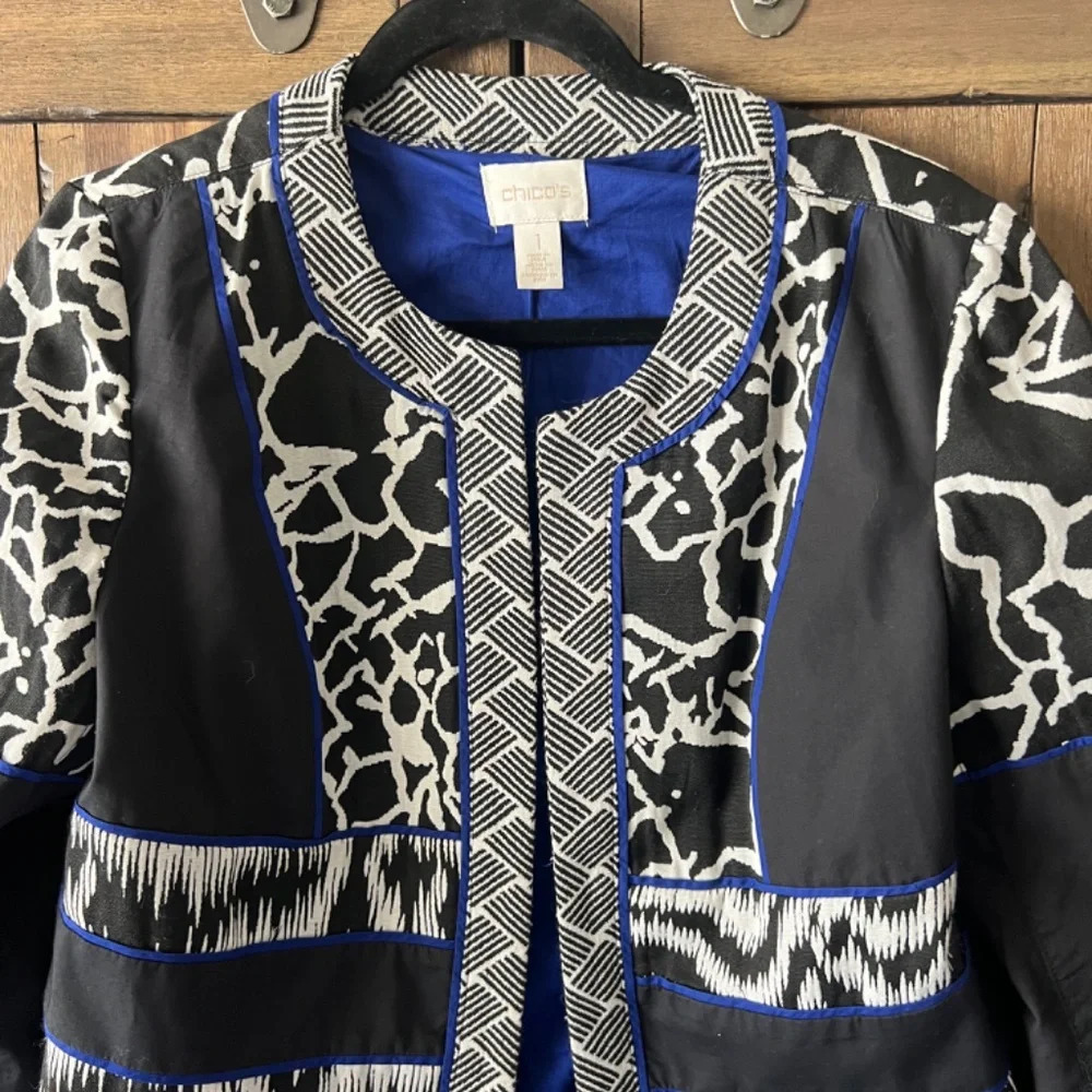 Chico's Artisan Jacquard Blocked Pattern Black/Blue Jacket Size Medium EUC - Picture 4 of 7